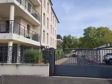 location appartement 3 pièces 81 m² à bourges (18000)  980 €