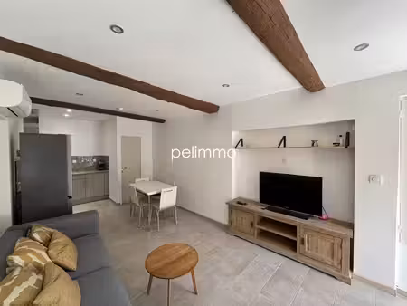 grans - maison de village -t3 - 45 m2 -cave-coeur du village