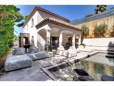 maison 131 m² avec piscine 9 x 4 m  terrain 691 m² et prestations haut de gamme à vitrolle