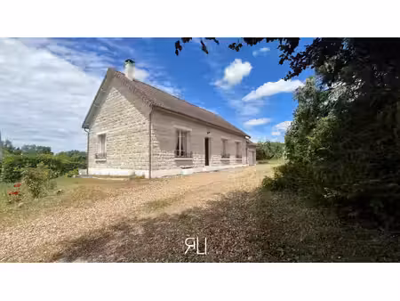 maison de plain-pied  proche loire et commerces.