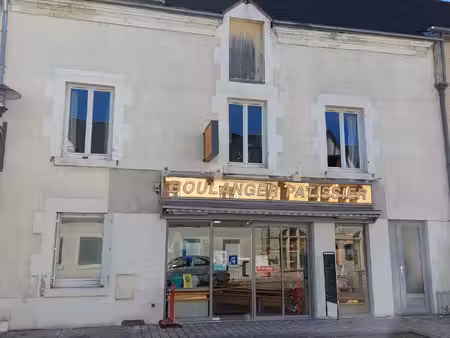 immeuble avec un commerce  un appartement et grenier aménage