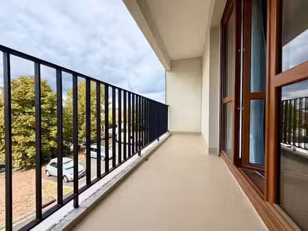 appartement avec parking et cellier - bruges ste germaine