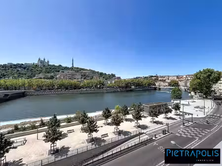 t 3/4 traversant avec une vue panoramique sur la saône et la co