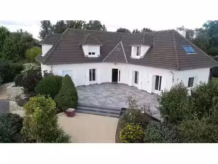 laon (02) à vendre propriété d'exeption de 330 m2 et son terrain de 9000 m2