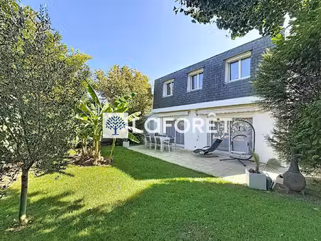 maison familiale au calme d'un clos privé à chambourcy