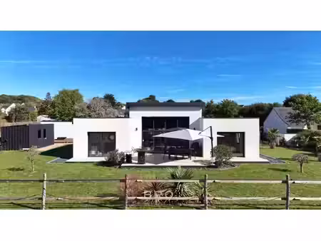 la trinité-surzur  maison de plain pied  137 m2  4 chambres
