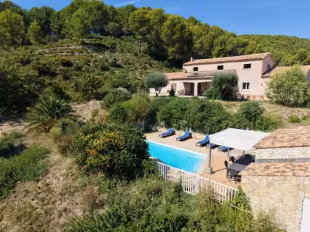 bandol – propriété d’exception – vue dominante – 260 m² – terrain de 5 000 m² – piscine – 