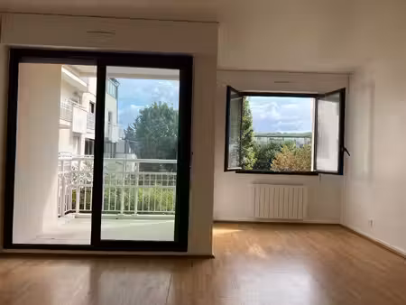meudon centre  2 pièces 49m2  parking sous sol  bon état 130