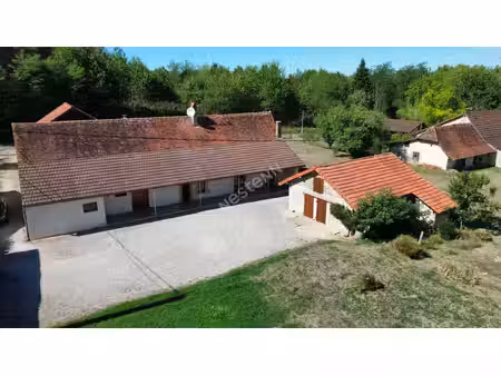 ancienne ferme de charme avec grand terrain et dépendances