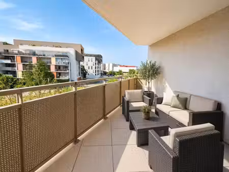 exclusivité – grand studio avec très grande terrasse  parking en sous-sol et résidence réc