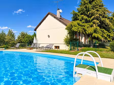 huriel – belle maison rénovée  4 chambres  piscine et terrain de 1 900 m²