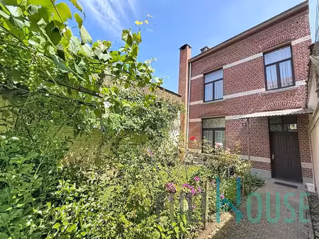 immeuble de rapport + maison arrière
