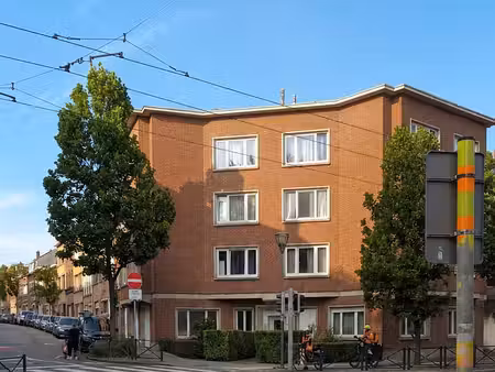 lumineux appartement 2ch à berchem-sainte-agathe - peb e