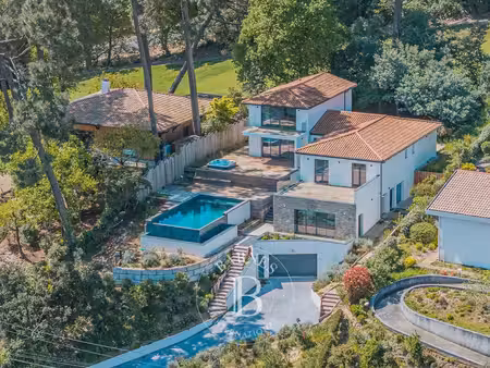 villa de luxe à vendre dans le quartier le pyla