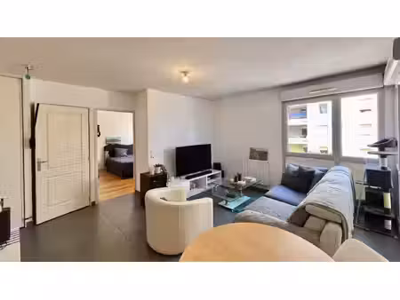 t2 de 40 m2 avec terrasse et garage idéal investissement l