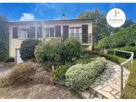 à vendre- maison indépendante avec grand sous-sol- jardin arboré et beau potentiel- meless