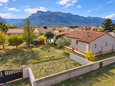 a vendre villa plain pied 5 pièces avec garages  jardin et piscine