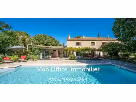 maison avec piscine et terrasse lamanon (13)