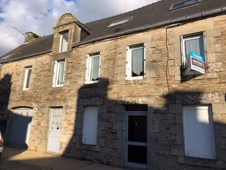 appartement t6 à louer en triplex avec jardin à sérent bourg