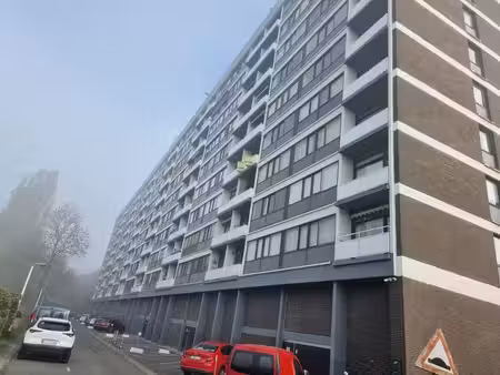 mons  façe grands près  appt 2 chbres  empl parking couvert 