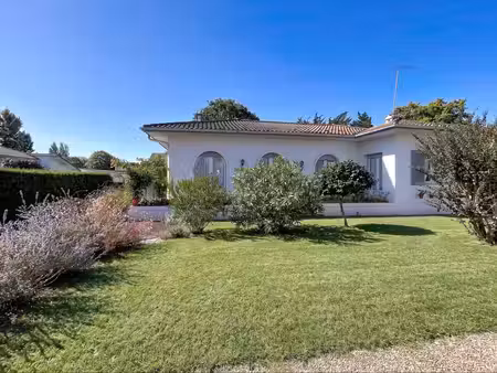 maison de plain-pied à vendre à messanges – bourg  quartier recherché