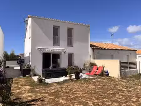 vente maison à saint-vincent-sur-jard (85520) : à vendre / 79m² saint-vincent-sur-jard