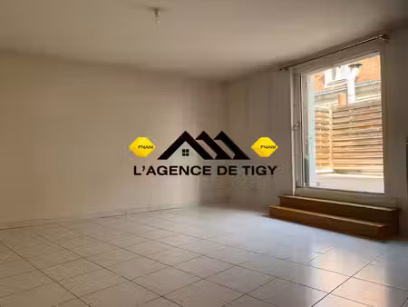 a louer chateauneuf sur loire - libre de suite- appartement t2 - terrasse et parking