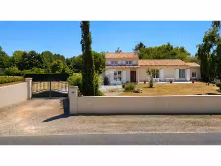 à vendre- maison familiale 5 chambres- 141m² à poiroux avec étang sur 12 000m² de terrain 