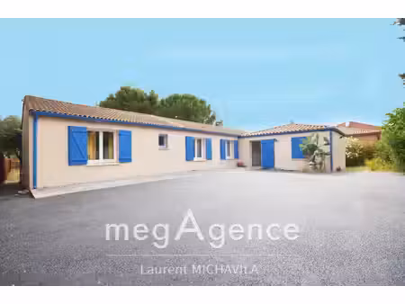 villa de plein pied sur 175m2 sur une parcelle de 983 m2 nichée sur les hauteurs