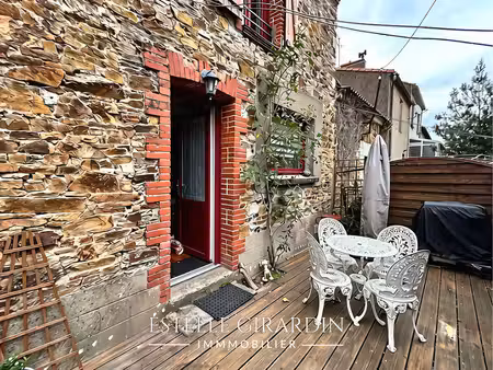 maison en pierre pleine de charme - la varenne  bords de loire