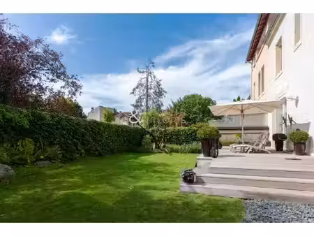 maison de luxe à vendre dans le quartier saint fiacre-trois maisons