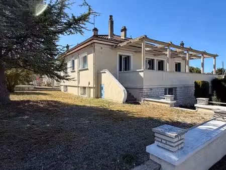 magnac sur touvre. maison 125 m² sur sous-sol avec terrain de 2204 m²