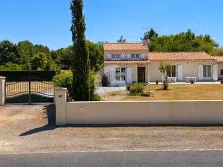 vente maison à poiroux (85440) : à vendre / 142m² poiroux