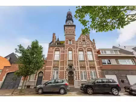 imposant herenhuis uit 1892 met zwembad
