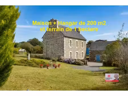 corps de ferme sur un terrain de 10 500 m2