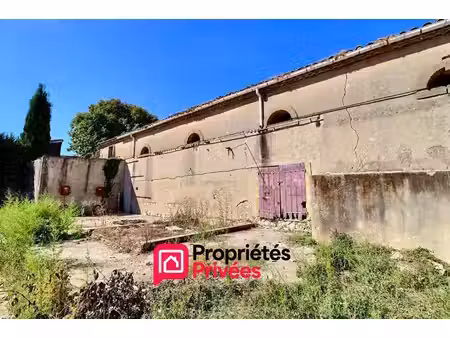 a 8km d'uzès  bâtiment agricole