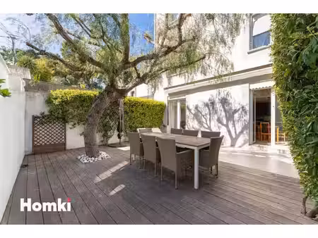 appartement t4 de 107 m² à marseille 13007  rue des flots bleus