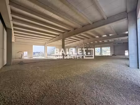 location entrepôt montauroux 83440 964m²
