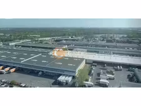 location local d’activités bruges 33250 375m²