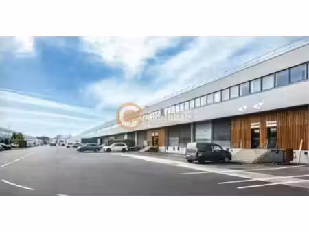 location local d’activités bruges 33250 1850m²