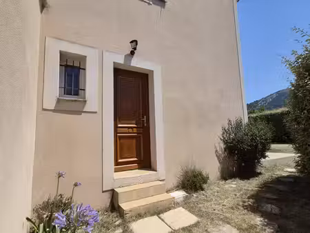 villa t4 sur parcelle piscinable avec vue sur le luberon