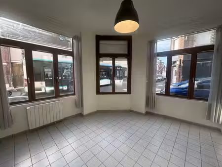 grand studio rénové  idéalement situé rue saint-honoré