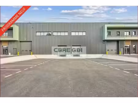 location local d'activités graveson 809 m²