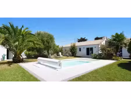 maison avec piscine et jardin préfailles (44)