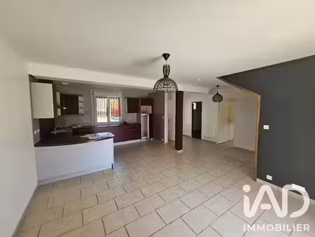 location maison 4 pièces 87 m² à cléden-poher (29270)  680 €