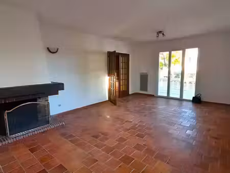 location maison 4 pièces 92.6 m² à le luc (83340)  1 200 €
