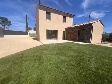 location villa 4 pièces 97 m² à aubagne (13400)  1 830 €