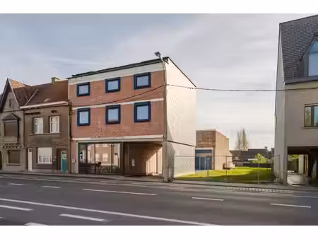 commercieel te koop in wevelgem met 4 slaapkamers
