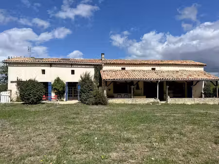 maison de campagne paisible avec piscine