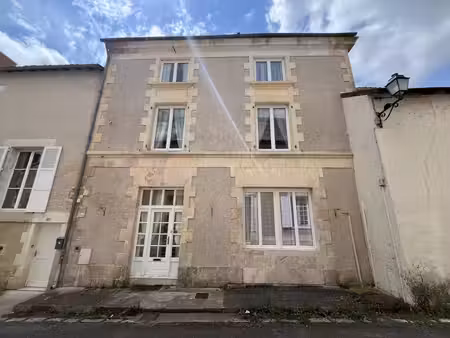 grande maison de ville  centre ville saint savin